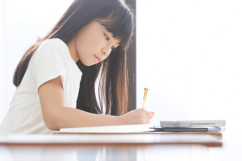 One on One オンライン家庭教師 - 小学生コース - 選ばれる理由：生徒の自立心を育てる