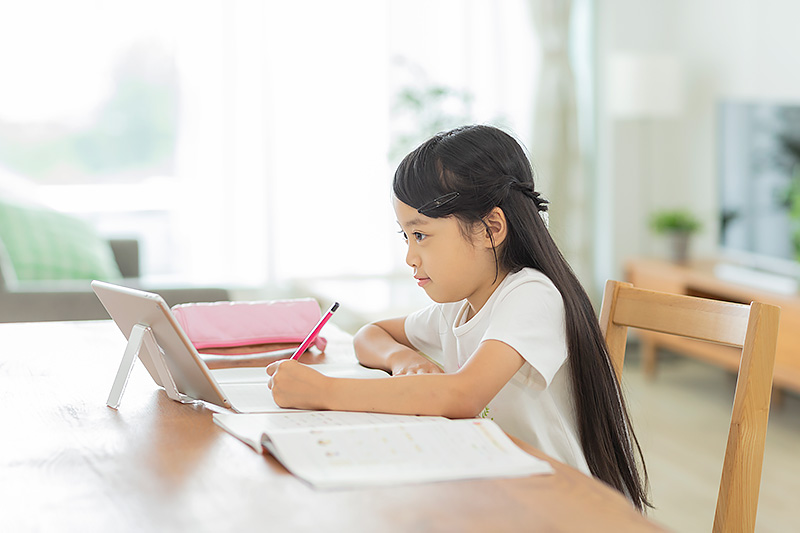 One on One オンライン家庭教師 - 小学生コース - 選ばれる理由：国語力を重視する